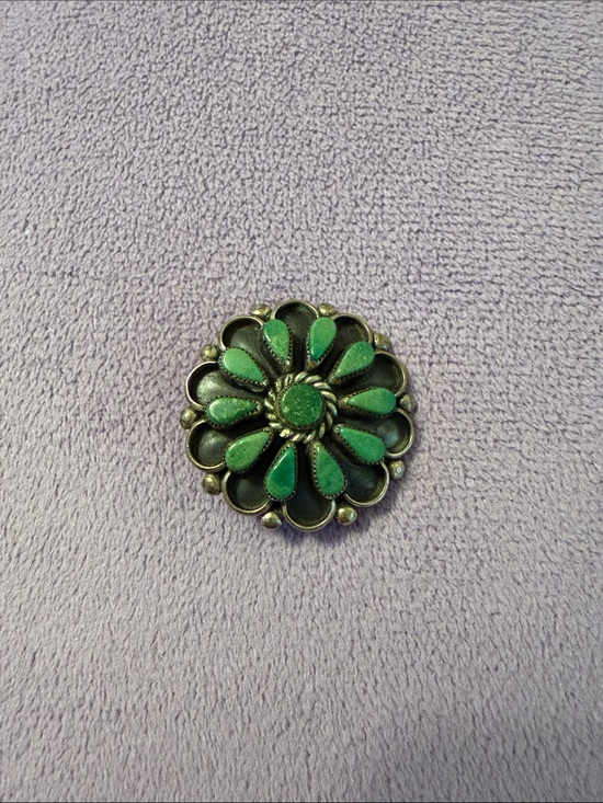 Vintage Jewelry - Vintage signed Zuni green turquoise cluster sterling silver brooch/pendant.